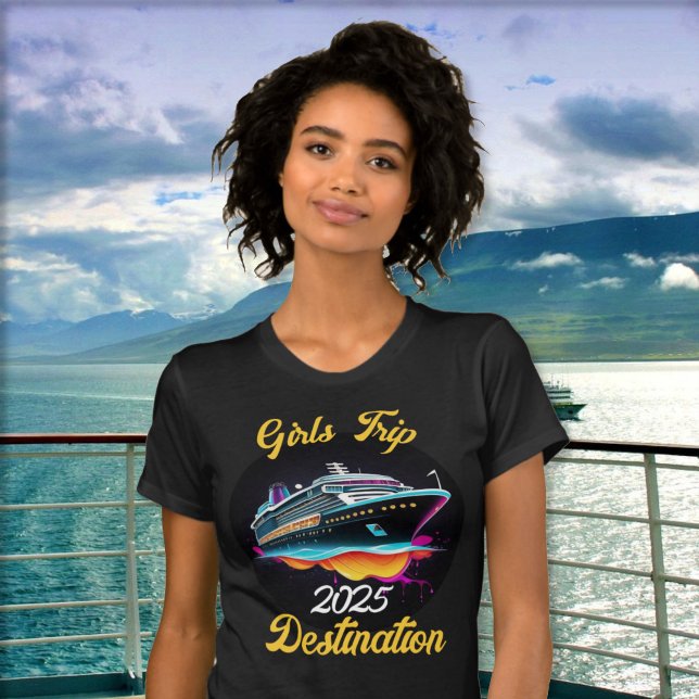 Personalisieren Sie Girls Trip Cruise Year Zielort T-Shirt (Von Creator hochgeladen)