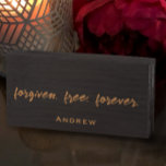 Personalisieren Sie Ihr Angebot modern Christlich  Holzkisten Schild<br><div class="desc">Sie können Ihr eigenes personalisiertes stylisches Zeichen mit einem Namen oder Datum am unteren Ende und Ihrem kurzen inspirierenden Zitat oder Bibelverse erstellen. Diese minimalistische Bräune auf schwarz in der modernen Typografie ist ein Christliches Glaubenssatz, "vergeben. Kostenlos. Für immer." Dieses inspirierende spirituelle Zitat bezieht sich auf die Vergebung und Freiheit,...</div>