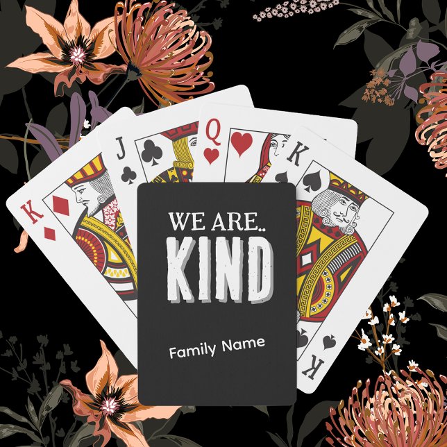 Personalisieren Sie "Kind" und Familienname B&W Ga Spielkarten (We are Kind, Personalize Family Name, Game Deck of Cards)