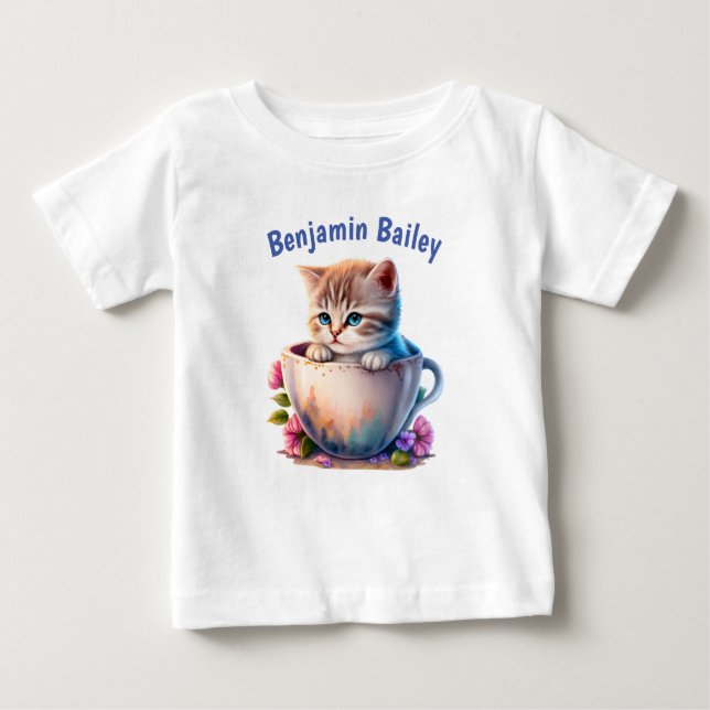 Personalisieren Sie Kitten in einer Teetasse Baby T-shirt (Vorderseite)