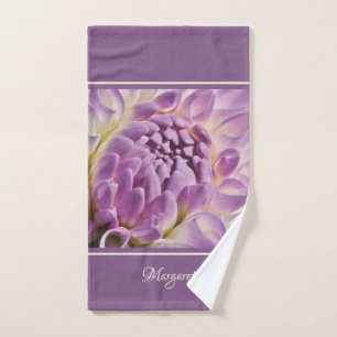 Personalisieren Sie Lila Dahlia auf Lavender Backg Handtuch