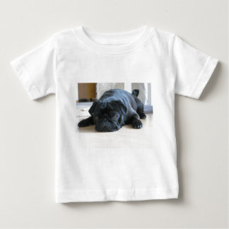 Personalisieren Sie niedlichen schwarzen Mops Welp Baby T-shirt