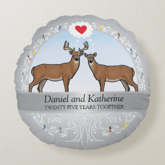 Personalisiert 25. Hochzeitstag, Buck & Doe Rundes Kissen