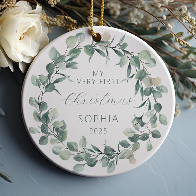 Personalisiert Baby 1. Christmas Eucalyptus Wreath Keramik Ornament (Von Creator hochgeladen)