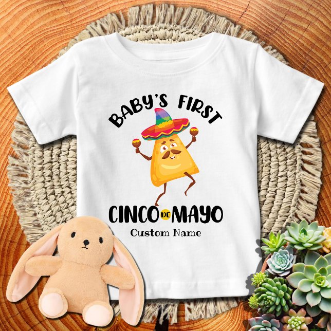 Personalisiert Baby's First Cinco de Mayo Baby T-shirt (Von Creator hochgeladen)