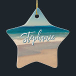 Personalisiert Beach Foto Blue Landschaftlich Keramik Ornament<br><div class="desc">Ein schönes Vintages Foto eines Strandes in Kalifornien Sterne Keramik Weihnachtsschmuck. Passen Sie Ihren Namen an,  um Ihr eigenes personalisiertes Geschenk zu kreieren. Für kürzere Namen gibt es viel Platz,  um den Schriftart zu vergrößern. Es gibt viele schöne,  moderne Kalligraphie-Schriftzeichen zur Auswahl.</div>