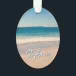 Personalisiert Beach Foto Blue Landschaftlich Ornament<br><div class="desc">Ein schönes Vintages Foto eines Strandes in Kalifornien mit ovalen Weihnachtsschmuck. Passen Sie Ihren Namen an,  um Ihr eigenes personalisiertes Geschenk zu kreieren. Für kürzere Namen gibt es viel Platz,  um den Schriftart zu vergrößern. Es gibt viele schöne,  moderne Kalligraphie-Schriftzeichen zur Auswahl.</div>