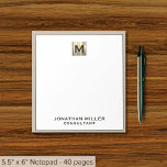 Personalisiert Beige-Linen-Monogramm Notizblock<br><div class="desc">Bleibe im Stil mit diesem personalisierten Beige-Leinen-Monogramm-Notizblock aus gebürstetem Metallic-Gold in der ersten Monogramm-Ausführung. Dieses Notizblock ist perfekt für Notizen, Aufgabenlisten und Ideen geeignet und sowohl funktionell als auch modern. Mit hochwertigem Papier und robustem Pappunterlage ist es unterwegs oder auf Ihrem Schreibtisch einfach zu bedienen. Passen Sie Ihre eigenen Monogramme,...</div>