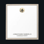Personalisiert Beige-Linen-Monogramm Notizblock<br><div class="desc">Mit diesem raffinierten Beige Linen Gold Monogram Notizblock stärken Sie Ihr Spiel um die Note. Das elegante und stilvolle Design zeichnet sich durch eine individuell anpassbare goldene Monogramm-Initiale aus, das Set auf weißem Hintergrund mit beigefarbenem Leinen. Dieses Notizblock eignet sich hervorragend, um Ideen zu sammeln, sich Notizen zu machen oder...</div>