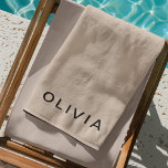 Personalisiert-Beige-Monogramm Strandtuch<br><div class="desc">Entspannen Sie sich mit diesem personalisierten beigen, monogramm, Badetuch. Dieses Handtuch wurde für Komfort und Eleganz konzipiert und bietet die Initialen in einem schicken Monogramm. Es verleiht Ihrem Strand oder Pool eine persönliche Touch. Das weiche, saugfähige Gewebe ist perfekt zum Trocknen nach einem Schwimmen geeignet, während die neutrale Farbe Beige...</div>