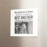 Personalisiert Best Vater je Zeitung Foto Magnet<br><div class="desc">Feiern Sie mit diesem personalisierten Magneten im Zeitungsstil die Großartigkeit des Vaters! Mit einer kühnen Überschrift "Bester Vater je!", einem anpassbaren Namen und einem Platz für ein hochgeschätztes Foto imitiert dieses lustige Design eine klassische Titelseite der "Vaterschafts-Zeit". Ein kleines Geschenk für den Vatertag, Geburtstag oder einfach nur um den Vater...</div>