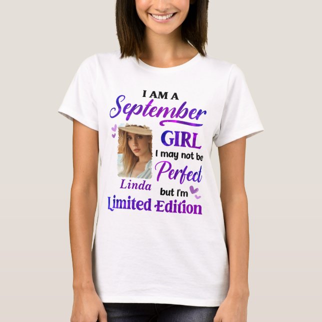 Personalisiert bin ich ein September Girl mit Cust T-Shirt (Vorderseite)