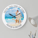 Personalisiert bis zum Ende der Hochzeit Foto<br><div class="desc">Personalisierte Foto Uhr für ein frisch verheiratetes Paar oder Jubiläumsgeschenk. Das Foto ist Set für Sie, um ein Hochzeitsbild oder ein romantisches Foto hinzuzufügen, und Sie können auch und Ihre Namen. Die Formulierung lautet "bis zum Ende der Zeit" und das kann auch angepasst werden, wenn Sie möchten. Die Schrift wird...</div>