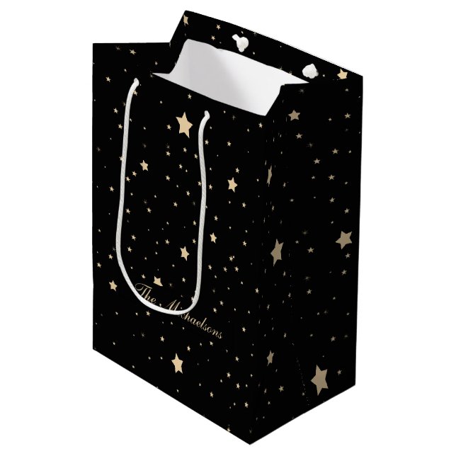 Personalisiert Black and Gold Staright Weihnachten Mittlere Geschenktüte (Vorderseite Schrägansicht)