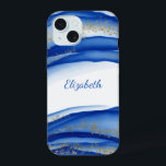 Personalisiert Blue Gold Weiße Tinte Swirt Wasserf iPhone 15 Hülle<br><div class="desc">Personalisieren/fotografieren Sie dieses Handy-Gehäuse von Galaxy mit Ihrem Namen oder Text. Das Design ist ein blau-weiß-farbiger Farbschwirl mit Goldflecken. Das ist in allen aktuellen Größen von Samsung Galaxy Handy Gehäusen erhältlich.</div>