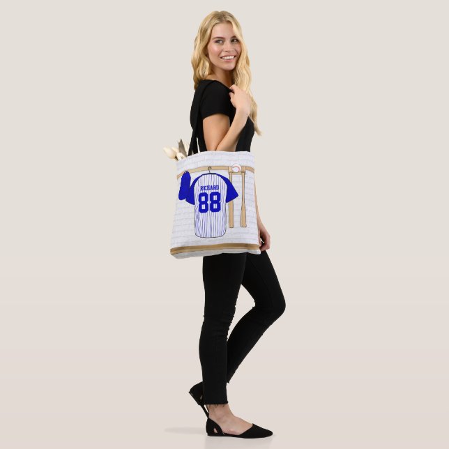 Personalisiert Blue und White Baseball Jersey (Am Model)