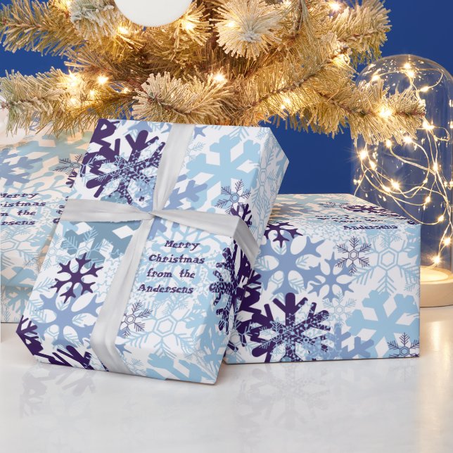 Personalisiert Blue White Christmas Snowflakes Geschenkpapier (Feiertage)