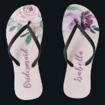 Personalisiert blühende botanische lila Bräute Flip Flops<br><div class="desc">Botanische Blumen und Pflanzen in Weiß,  Pfirsich und lila,  elegant und romantisch,  große personalisierte Brautjunggeschenke</div>