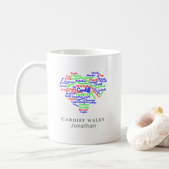 Personalisiert Cardiff Wales Word Cloud Typografie Kaffeetasse (Mit Donut)