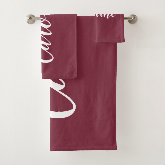 Personalisiert Chic Calligrafy Name Burgundy Red Badhandtuch Set (Insitu)