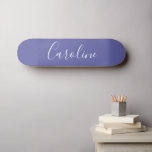 Personalisiert Chic Calligrafy Name Lila Skateboard<br><div class="desc">Minimalistische Skripttypografie Name in der Lila Skateboard</div>