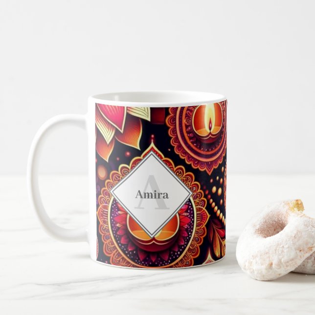 Personalisiert Diwali Lila und Red Rangoli & Diyas Kaffeetasse (Mit Donut)