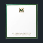 Personalisiert Emerald Green Gold Monogram Notizblock<br><div class="desc">Bleibe stilvoll mit diesem personalisierten smaragdgrünen Monogramm Notizblock mit einem gebürstetem Metallic-Gold-Erstdesign in Monogramm. Dieses Notizblock ist perfekt für Notizen, Aufgabenlisten und Ideen geeignet und sowohl funktionell als auch modern. Mit hochwertigem Papier und robustem Pappunterlage ist es unterwegs oder auf Ihrem Schreibtisch einfach zu bedienen. Passen Sie Ihre eigenen Monogramme,...</div>