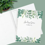 Personalisiert Eukalyptus Greenery Planer<br><div class="desc">Dieser Planer ist mit Eukalyptus in Aquarellfarben und Blattwerk in Grüntönen dekoriert. Einfach anpassbar. Verwenden Sie die Option Entwurfswerkzeug,  um die Textgröße,  den Stil und die Farbe zu ändern. Weil wir unsere Kunstwerke erstellen,  werden Sie dieses exakte Bild von anderen Designern nicht finden. Original Wasserfarbe © Michele Davies.</div>