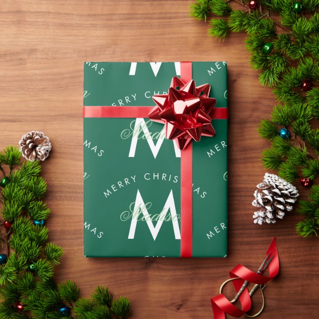 Personalisiert Frohe Weihnachts-Grüne Monogramm Geschenkpapier (Feiertagsgeschenk)