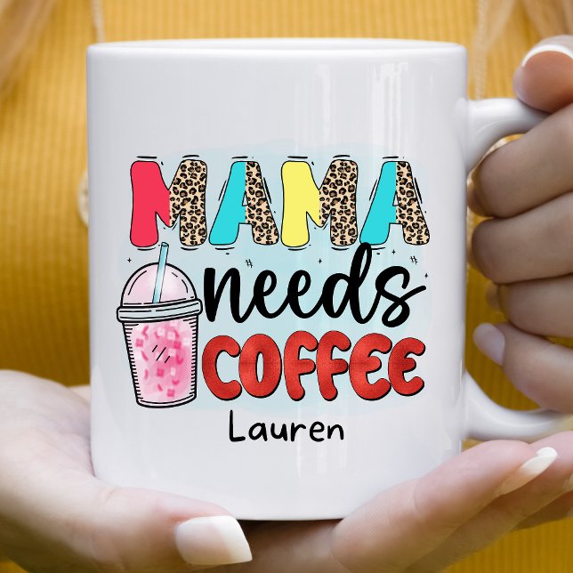 Personalisiert Funny Mama braucht Kaffee-Tasse Kaffeetasse (Von Creator hochgeladen)