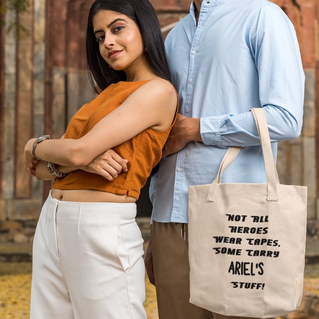 Personalisiert Funny Quirky Statement Couple Tragetasche (Shop now and let your heroism shine, no cape required!)
