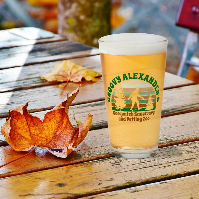 Personalisiert Funny Sasquatch Sanctuary Glas (Von Creator hochgeladen)