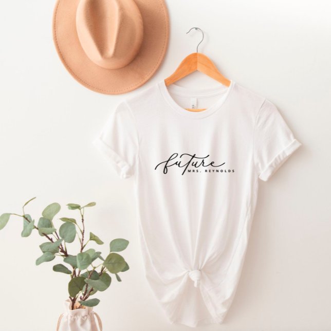 Personalisiert Future Mrs. T-Shirt (Von Creator hochgeladen)