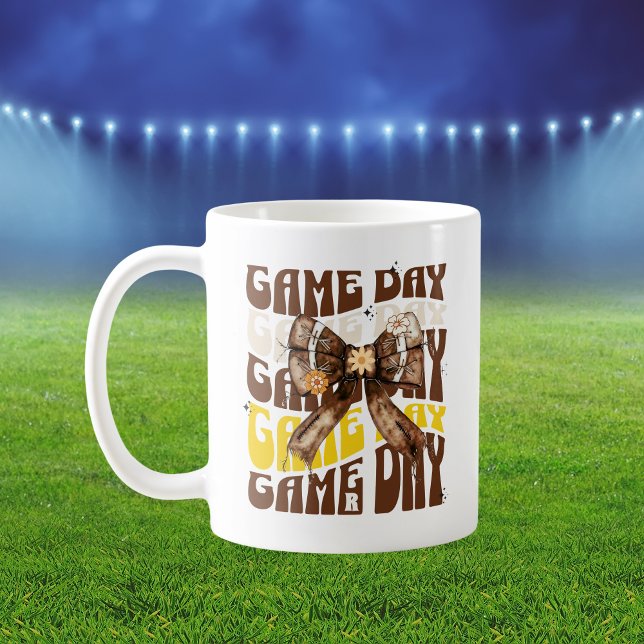 Personalisiert Gameday Mama Football Lover Kaffeetasse (Von Creator hochgeladen)