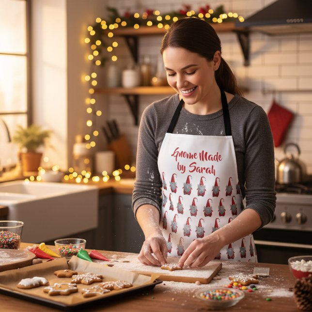 Personalisiert Gnome Made Christmas Holiday Schürz Schürze (Bake delicious holiday cookies with your custom gnome apron. Add your name!)