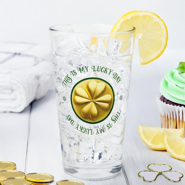 Personalisiert Golden Kleeblatt St. Patrick's Day Glas (Von Creator hochgeladen)