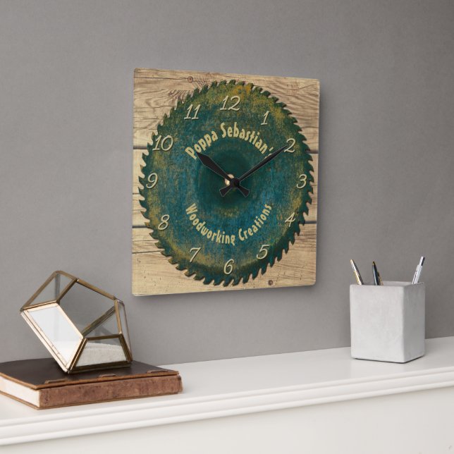 Personalisiert Handyman Woodworking Rustic Saw Bla Quadratische Wanduhr (Büro)