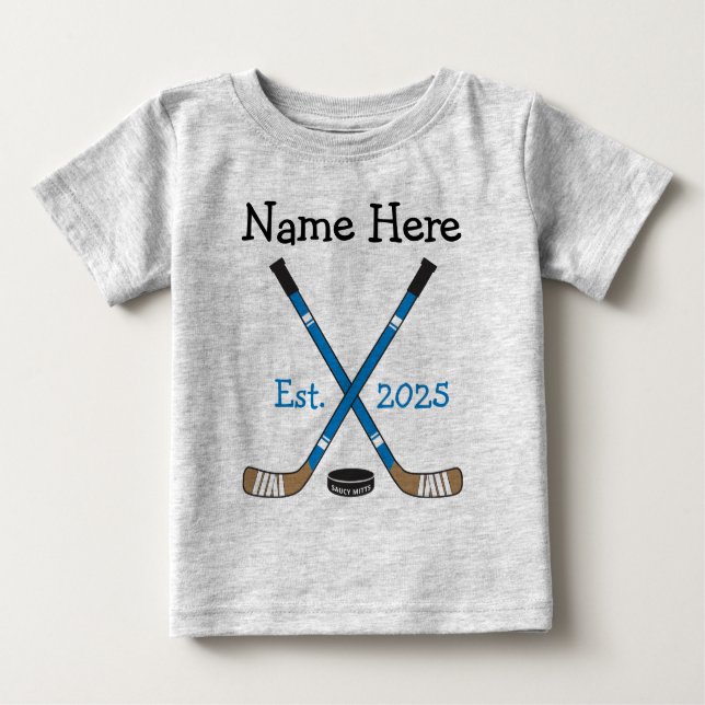 Personalisiert Hockey Baby Name Birth Year Geboren Baby T-shirt (Vorderseite)