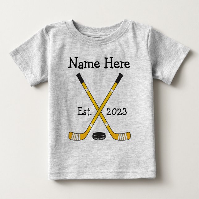 Personalisiert Hockey Baby Name Geburtsjahr Jahr G Baby T-shirt (Vorderseite)