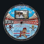 Personalisiert Hockey Stadion House Dartscheibe<br><div class="desc">Ein phantastischer Hockey inspirierte Dartboard. Verschiedene Hockeyziele,  Spieler und Bilder. Ideal für traditionelle Dartspiele oder für eigene Dart-Spiele! Vollständig anpassbar! Viel Spaß!</div>
