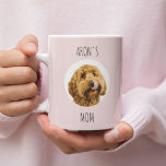Personalisiert Hunde Mama Foto Tasse | Benutzerdef<br><div class="desc">Feiern Sie die Liebe für Ihren wütenden Freund mit dieser personalisierten Hund Mama Foto Tasse! Fügen Sie Ihr Lieblings-Foto hinzu, um ein einmaliges Geschenk für Hundefreunde zu kreieren. Diese Tasse eignet sich ideal zum Schlumpfen von Kaffee, Tee oder heißem Kakao und ist eine durchdachte Möglichkeit, Ihre Bindung mit Ihrem vierbeinigen...</div>