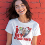 Personalisiert I Liebe Mein Husband Herz Foto T-Shirt<br><div class="desc">Custom Personalisiert One Of A Kind Foto Heart Shirts von Ricaso - Liebe Herz Foto Template Design .. einfach fügen Sie Ihr eigenes Foto zu diesem großen maßgeschneiderten T - Shirt mit fett I LIEBE MY HUSBAND (fügen Sie Ihren eigenen Text oder verlassen, wie es ist) einfach zu personalisieren .....</div>