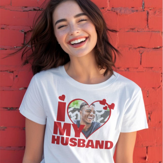Personalisiert I Liebe Mein Husband Herz Foto T-Shirt (Personalized I Love My Husband Heart Photo T-Shirt by Ricaso. Add your own photograph to this shirt)