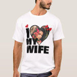 Personalisiert I Liebe Meine Ehefrau Herz Foto T-Shirt<br><div class="desc">Custom Personalisiert One Of A Kind Foto Heart Shirts von Ricaso - Liebe Herz Foto Template Design .. einfach fügen Sie Ihr eigenes Foto zu diesem großen maßgeschneiderten T - Shirt mit fett I LIEBE MY EHEFRAU (fügen Sie Ihren eigenen Text oder verlassen, wie es ist) einfach zu personalisieren .....</div>