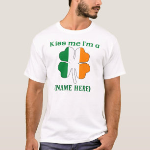 Personalisiert küssen Sie mich, den ich irisches T-Shirt