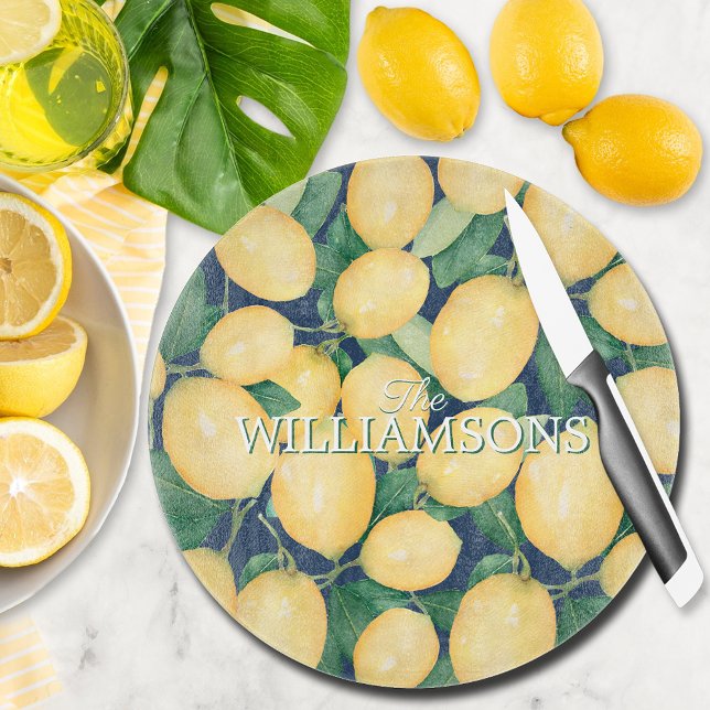 Personalisiert Lemons Greenery Navy Blue Schneidebrett (Personalized Lemons and Greenery on Navy Blue Round Glass Cutting Board)
