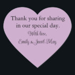 Personalisiert Lilac Wedding Herz-Aufkleber<br><div class="desc">Passen Sie diese Gunst- oder Geschenktags mit Ihren eigenen Worten und Namen an. Genießen Sie diese schöne,  schlichte,  solide Farbe von leicht staubigen lila! Klassisch und dennoch modern für Party und Gastgeschenke Hochzeiten und mehr. Entworfen in Washington Staat,  USA von einem unabhängigen Künstler.</div>