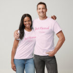 Personalisiert Matching Just Married Honeymoon T-Shirt<br><div class="desc">Macht ein großartiges Geschenk,  das frisch vermählt wird,  gerade in der Zeit,  die Braut und den Bräutigam,  um auf ihren Flitterwochen mit den passenden T-Shirts in hübsch rosa gürtelnem Stil mit einem prächtigen angepassten Skript zu gehen.</div>