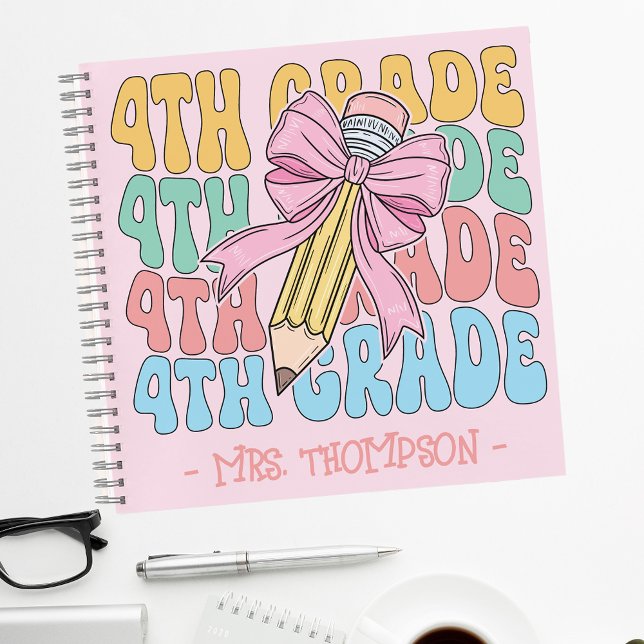 Personalisiert mit Name 4. Klasse Lehrer Custom Notizbuch (Von Creator hochgeladen)