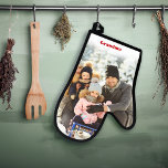 Personalisiert mit Name-Foto Ofenhandschuh<br><div class="desc">Warmen Sie Ihre Herzen mit einem Ofen Mitt mit Ihrem Foto und Ihrem eigenen Text. Rote Schrift ist Set vor einem weißen Hintergrund an der Spitze dieses Mitts mit Ihrem Foto unten.</div>